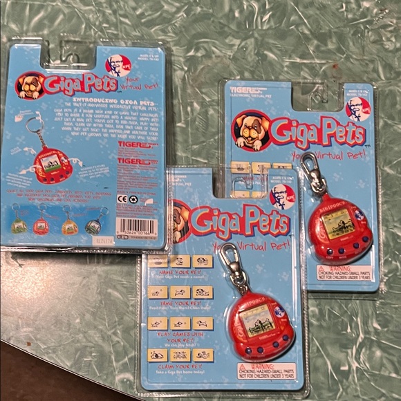 Giga Pets Virtual Pet - Classic Red - Picture 1 of 5